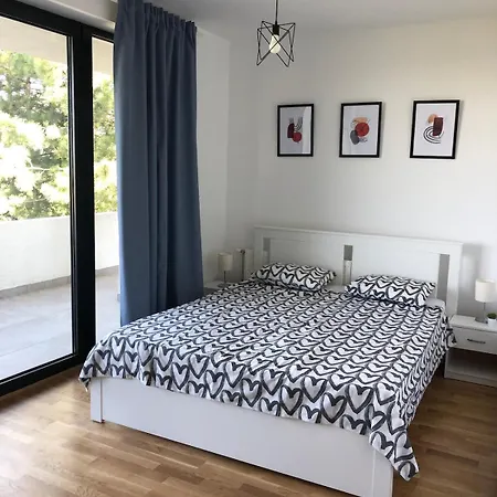 Villa Cheerful 3 Bedroom With Pool In Nature