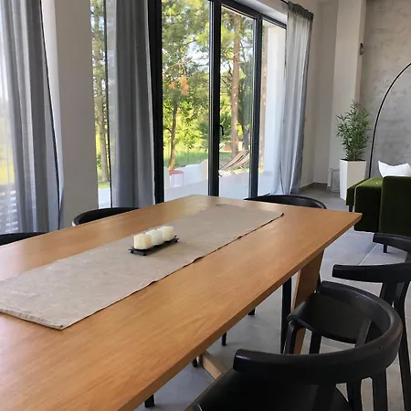 Cheerful 3 Bedroom With Pool In Nature *