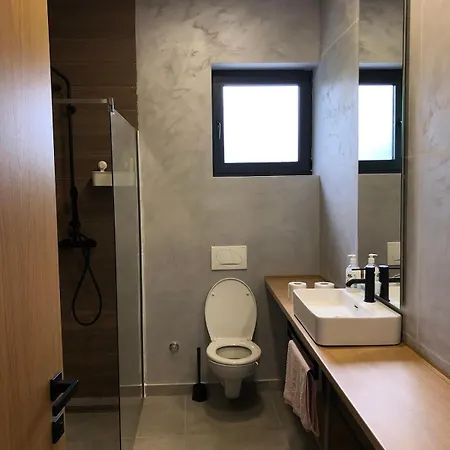 Villa Cheerful 3 Bedroom With Pool In Nature