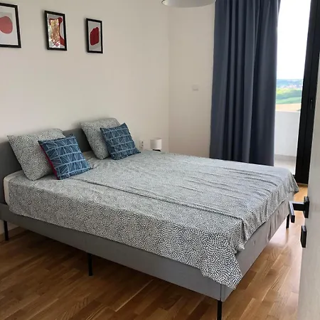 Cheerful 3 Bedroom With Pool In Nature