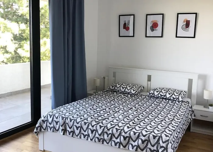 Villa Cheerful 3 Bedroom With Pool In Nature