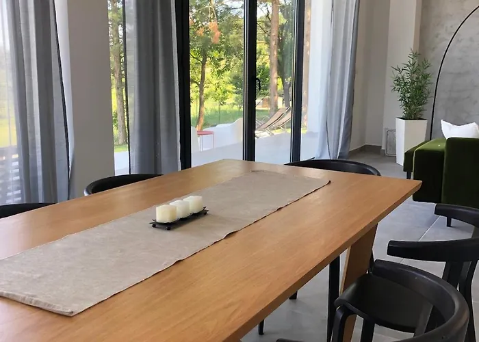 Cheerful 3 Bedroom With Pool In Nature *