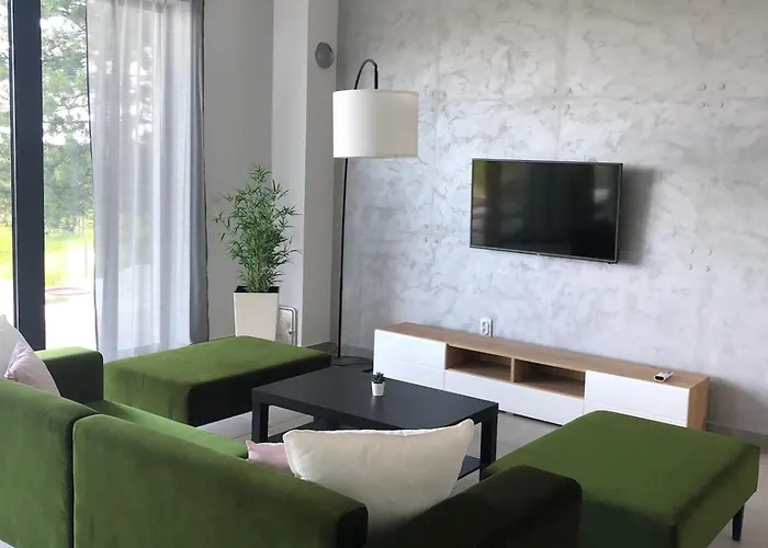 Cheerful 3 Bedroom With Pool In Nature